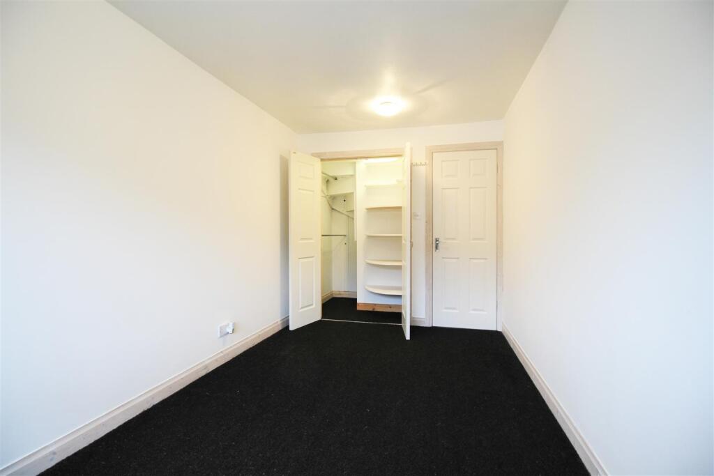 Bedroom 2 wardrobe.jpg