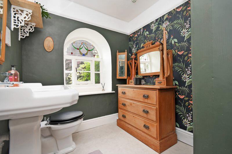 1st Floor Cloakroom/Previous Bathroom