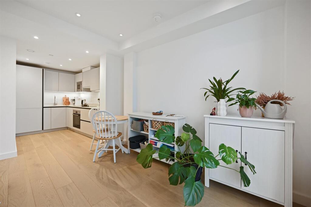 BCAR - Kings Court -  Reception A (4).JPG