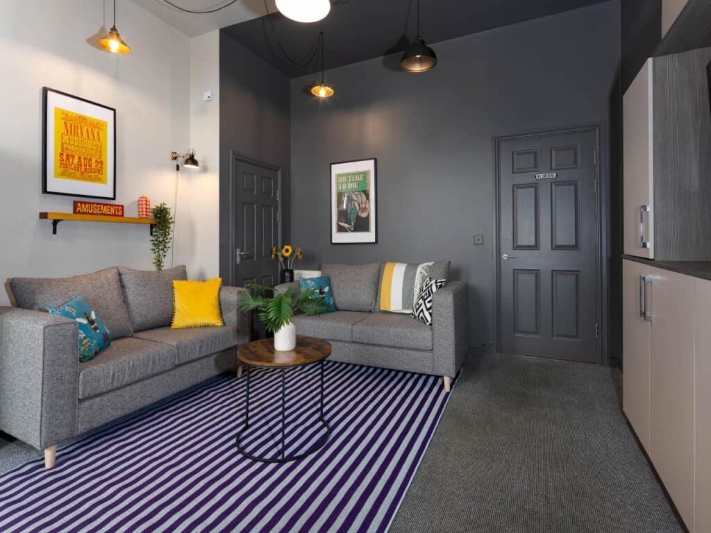 snug lounge