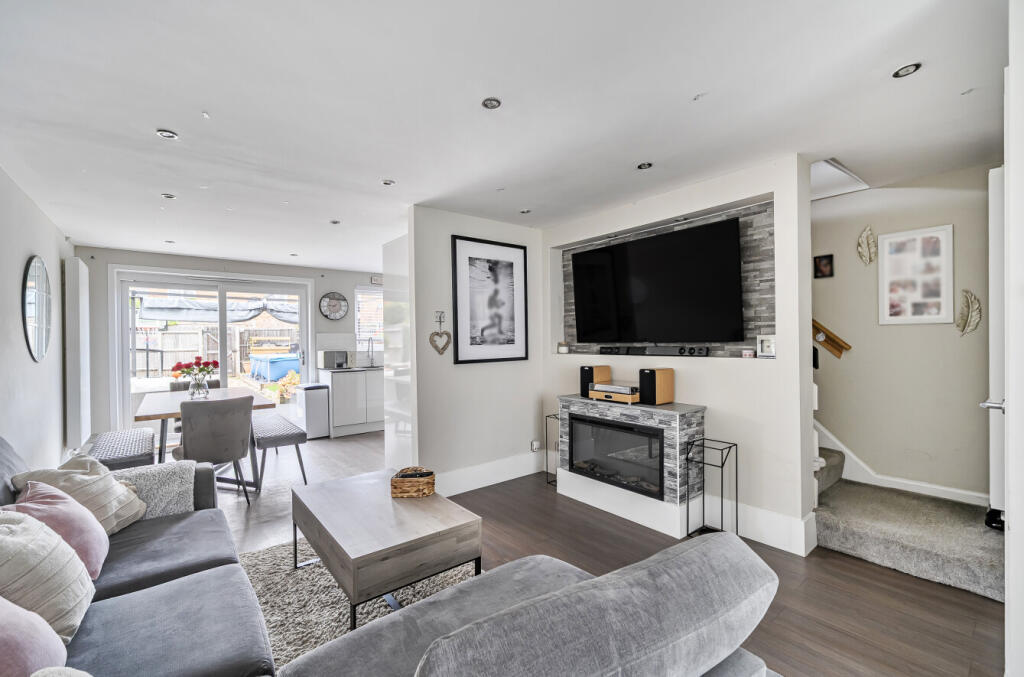 1353739-11-68c424...