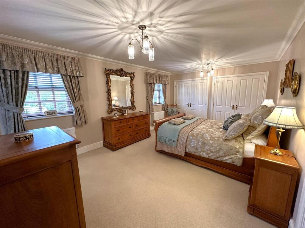 Master Bedroom With Fitted Wardrobes 195