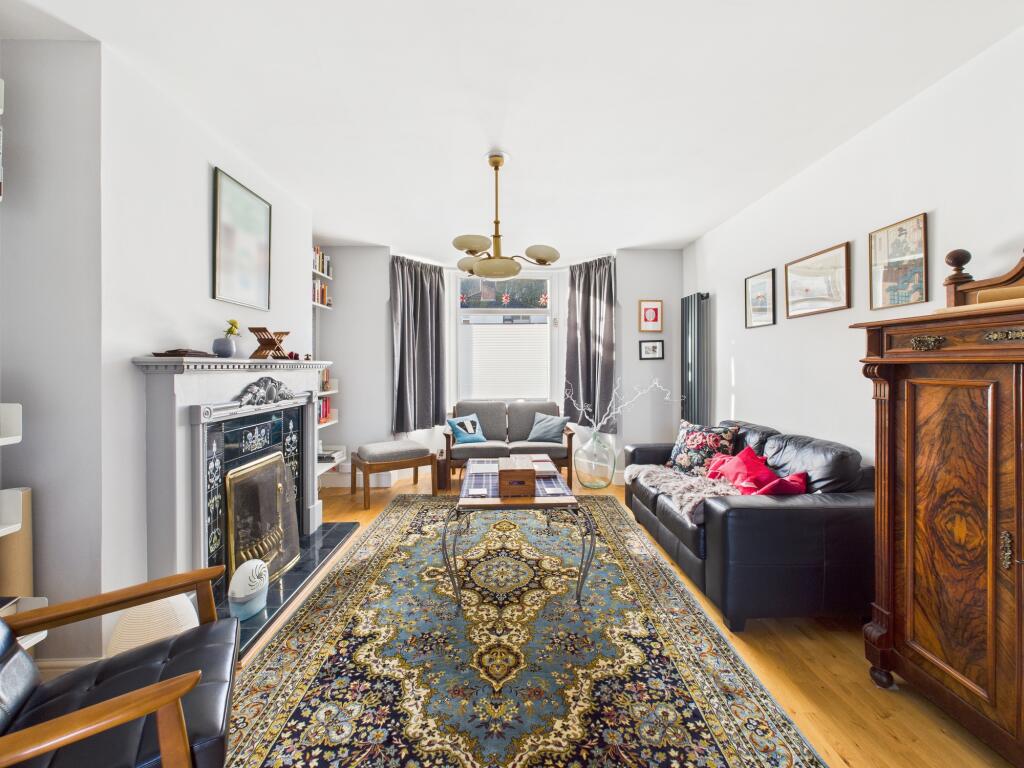 CAM05192G0-PR0185-STILL001