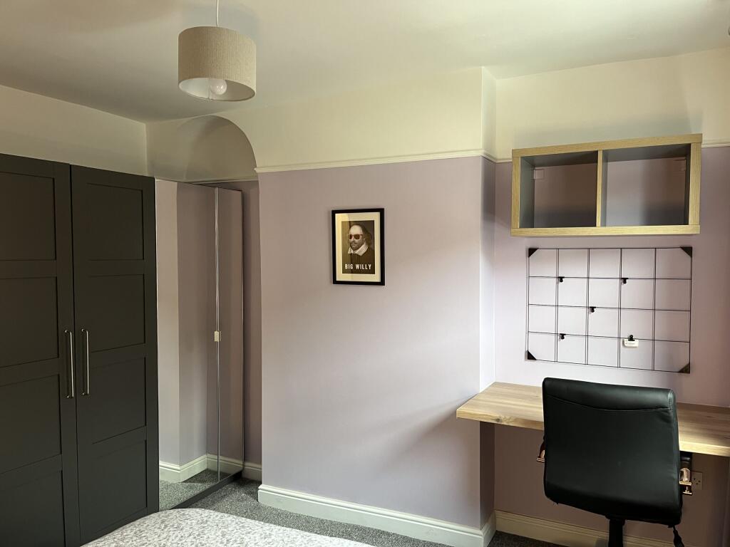 5 Victoria Terrace - Bedroom (2).jpg