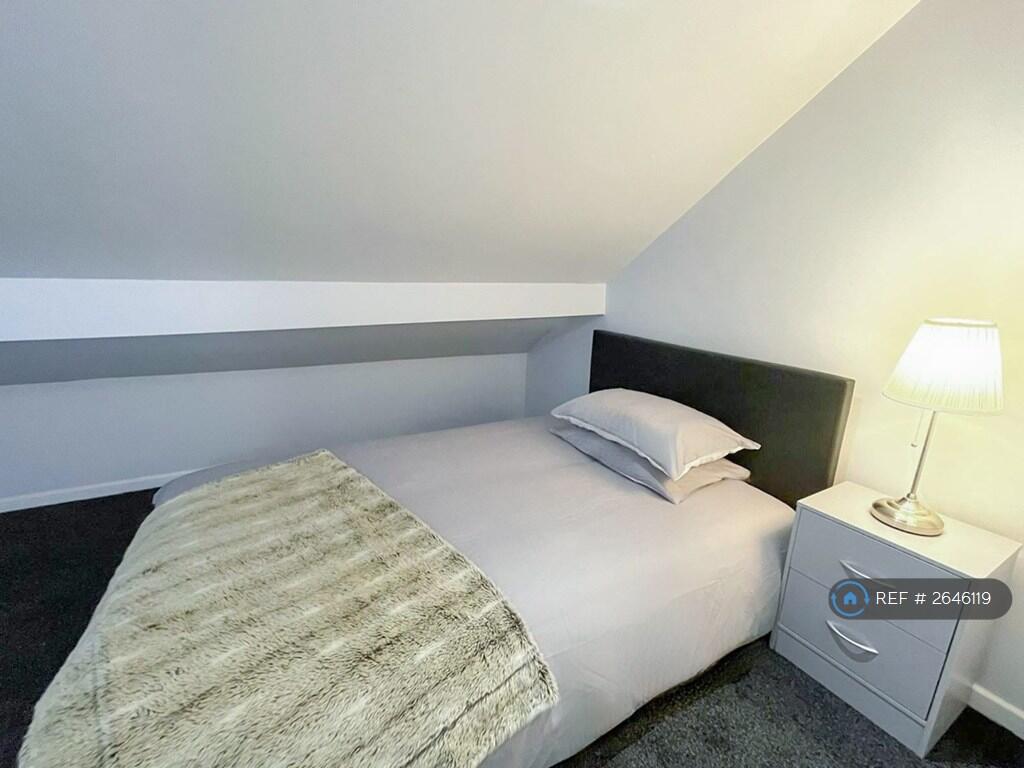 Bedroom Room 2