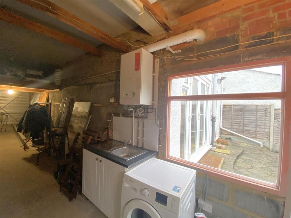 58 Palmeira Road - 3.jpeg