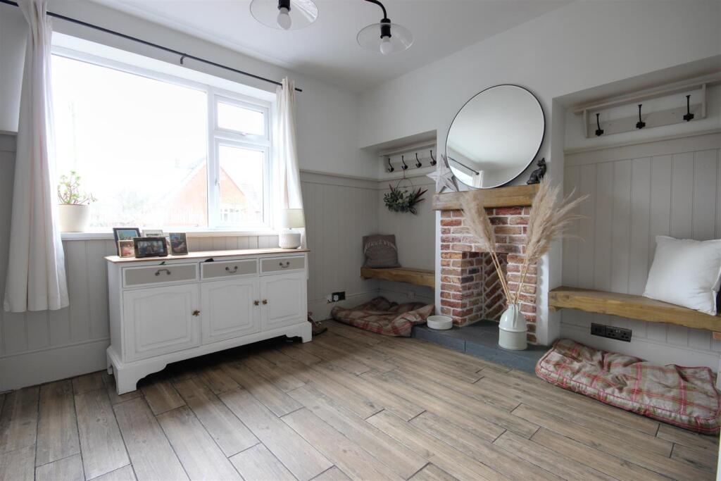 SNUG / SITTING ROOM
