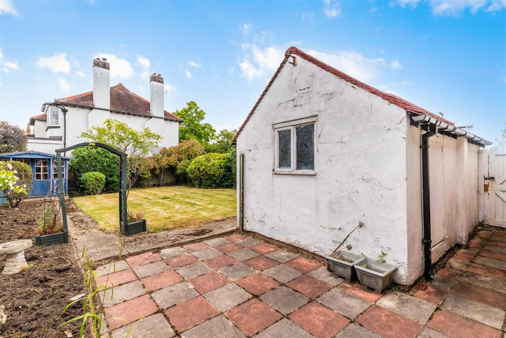 WHITEHORSE DRIVE,  GARDEN- (6).jpg