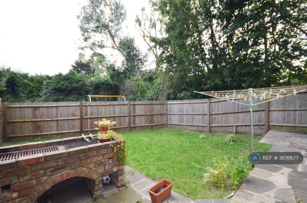 Rear Private Garden &amp; Side Gate