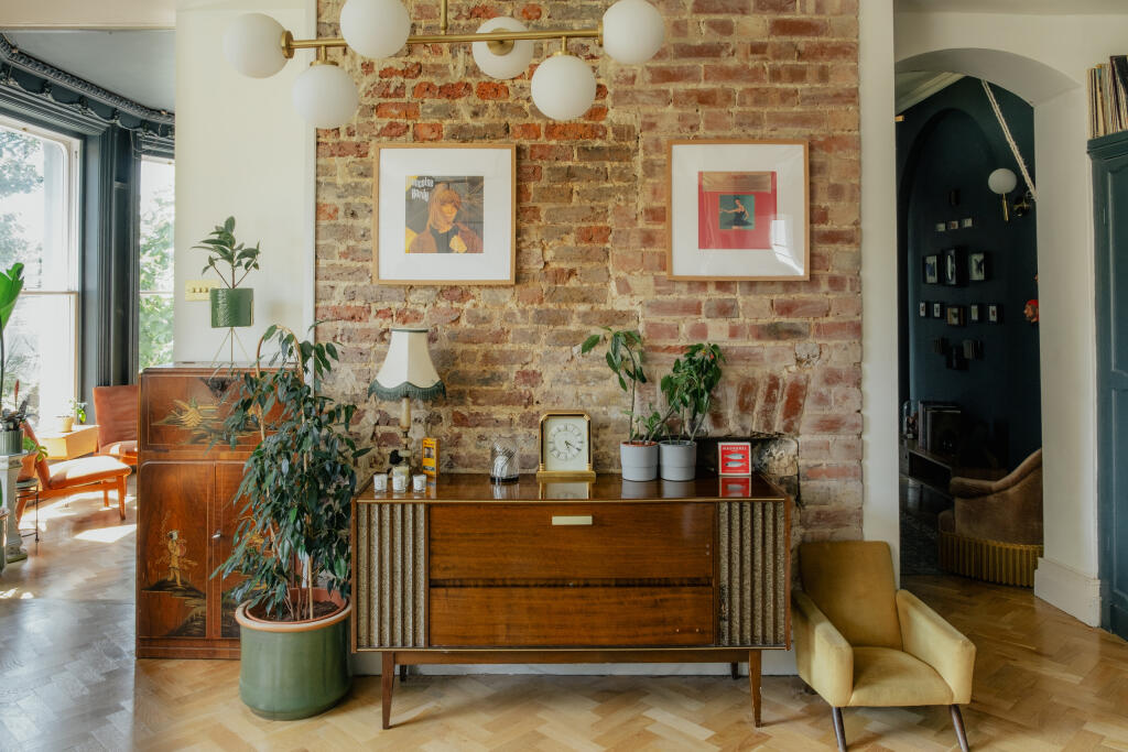 CROFT-ELPHINSTONE-HASTINGS-INTERIOR-HR-37*