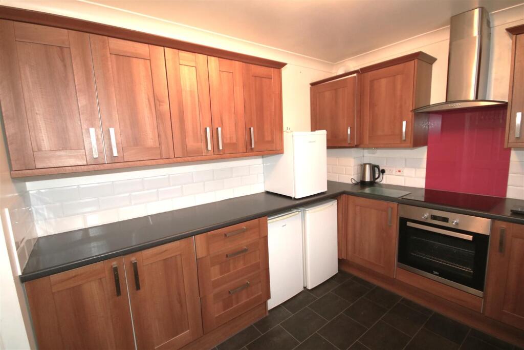 Kitchen b.JPG