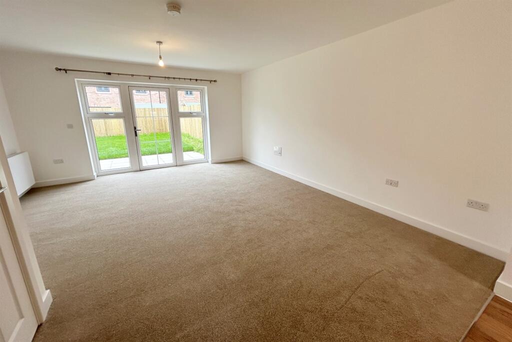 Sitting/Dining Room
