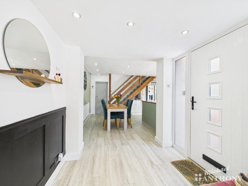 CAM02773G0-PR0270-STILL019