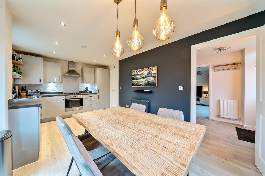 Kitchen/Dining Room (5)