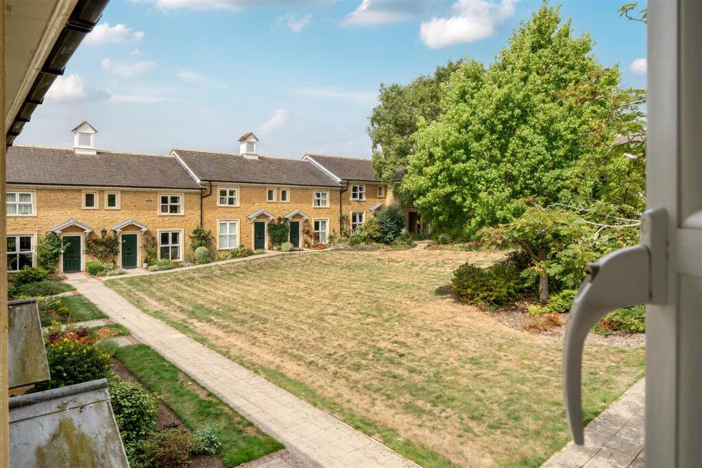 Communal Gardens / View to front