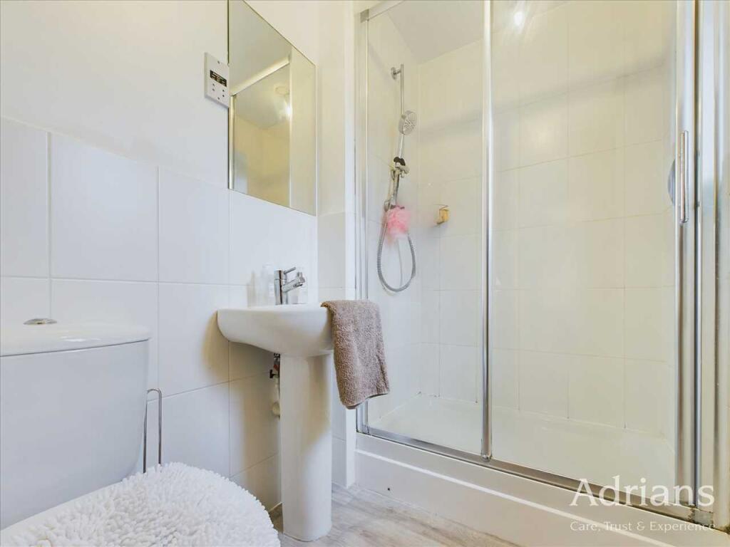 EN-SUITE SHOWER ROOM
