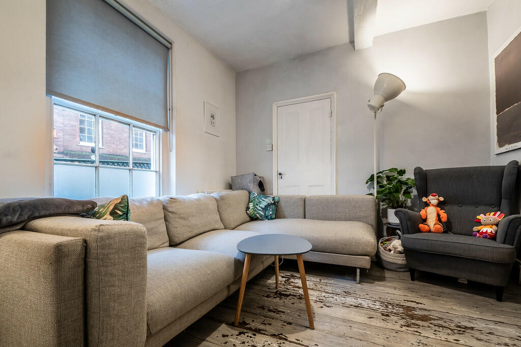 39 Lower North St...