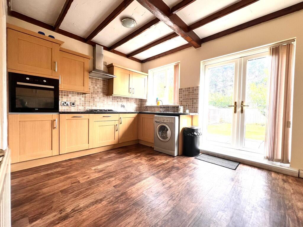FITTED KITCHEN