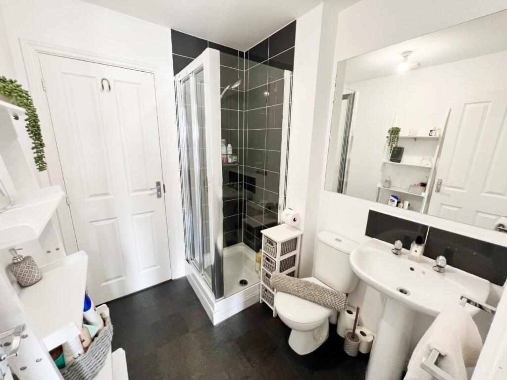 Jack &amp; Jill En-suite