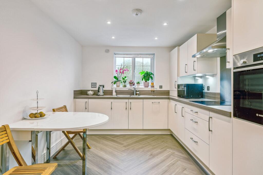 Kitchen / Dining Area