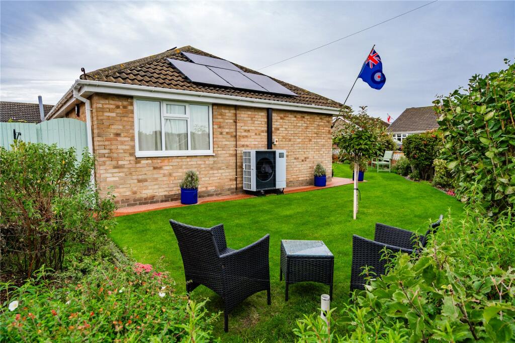 Front Garden (2)