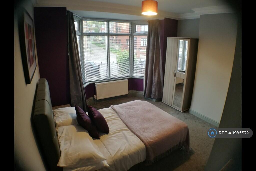 Large En-Suite Double Room Let