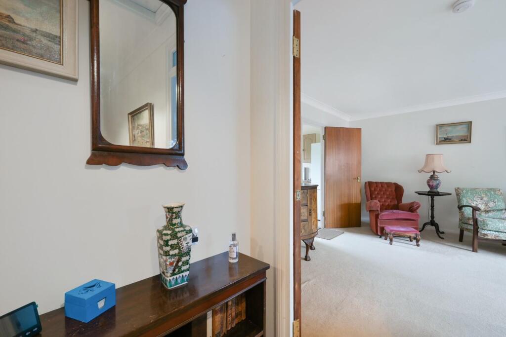 HEATHSIDE COURT, FLAT (9).jpg