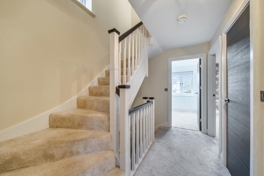 1375255-4-6904cc6...