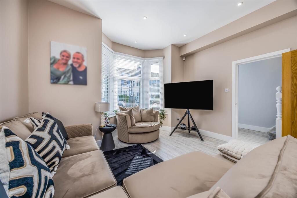 213 Laburnum Grove, Copnor-Small-PorticoMarketing-