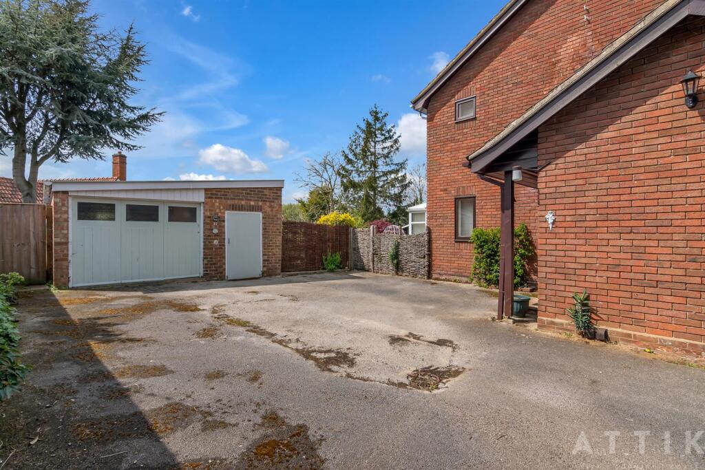 57 Holton Road Halesworth IP19 8HQ (7).jpg