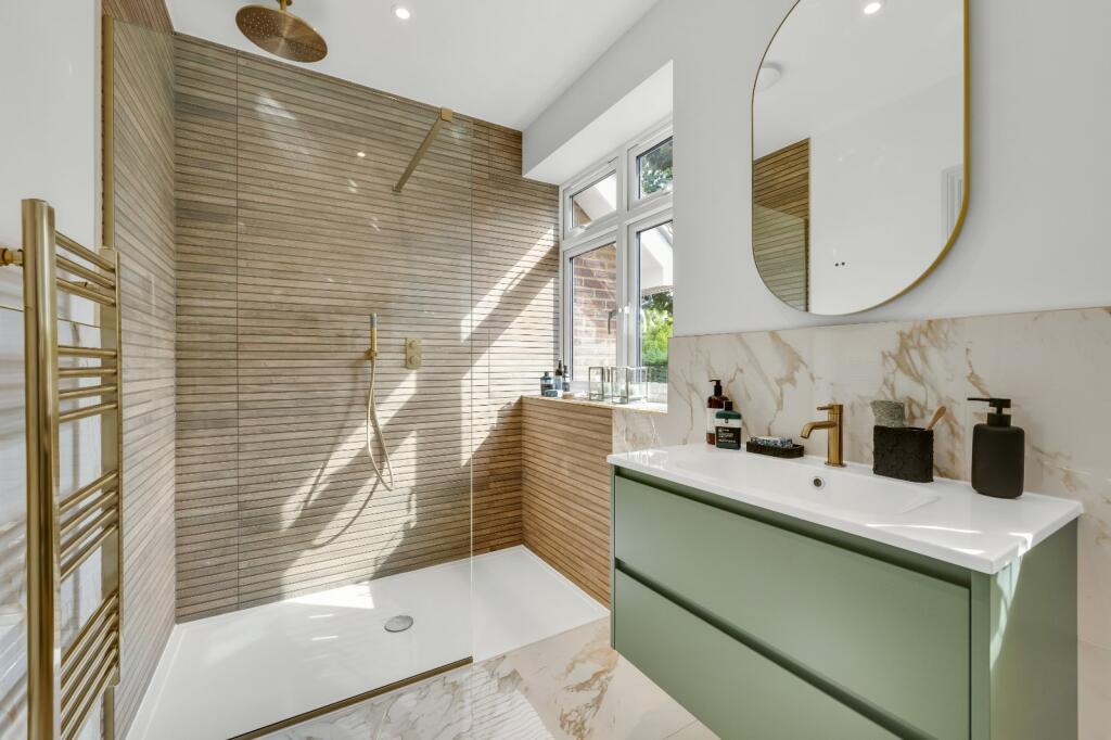 Bedroom Two En Suite