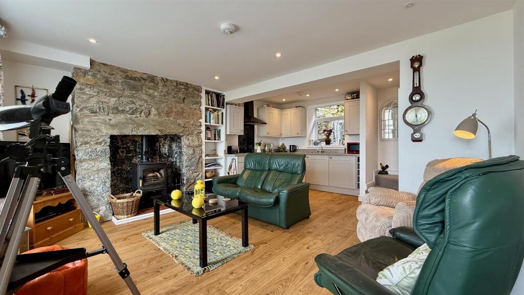 lounge/kitchen