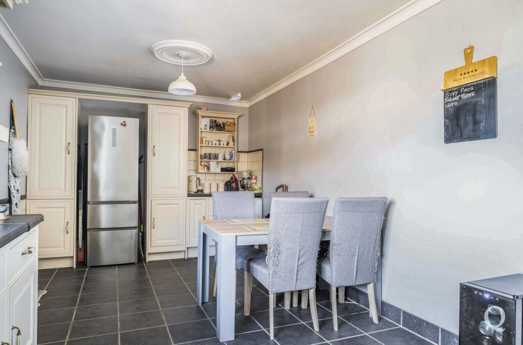 7b73f5f1-076d-4d9...