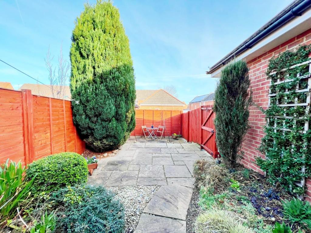 Garden pic 3.jpg
