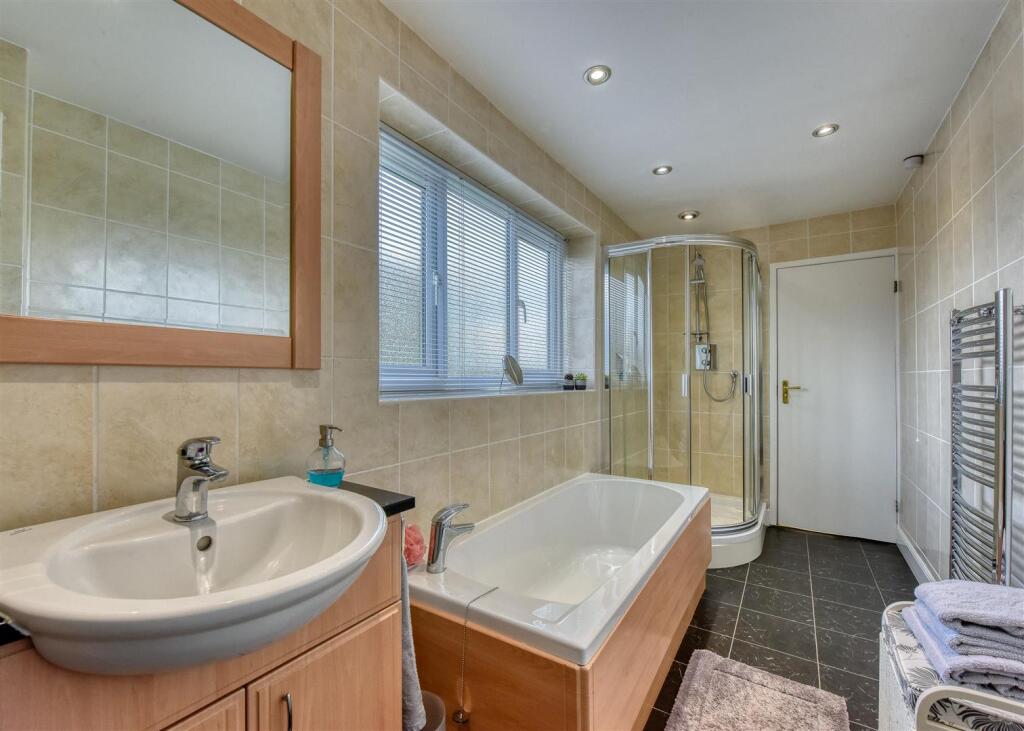 4 Springhill Park-Bathroom.jpg