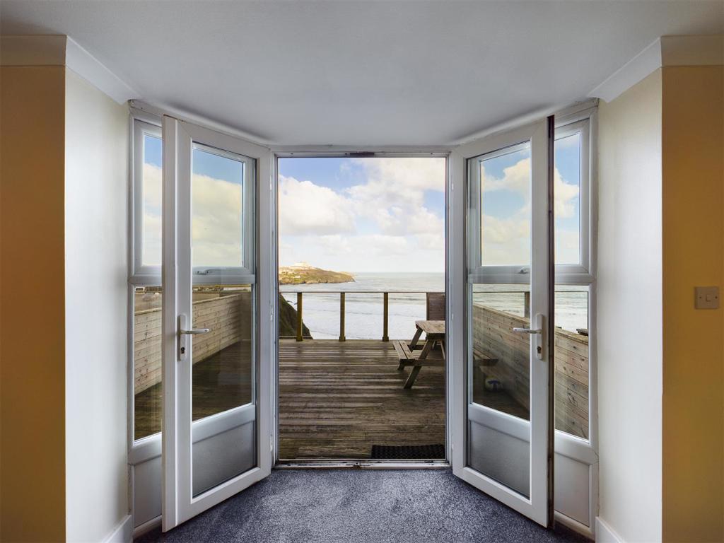Lounge to Balcony
