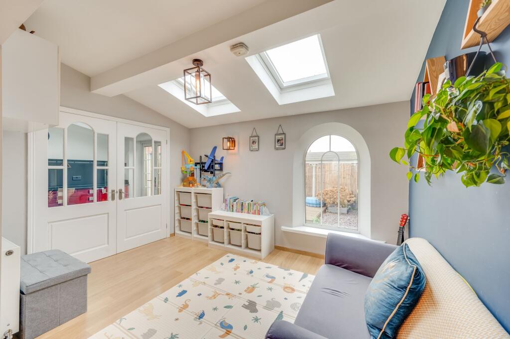 OPEN PLAN DINING ROOM AND SITTING ROOM