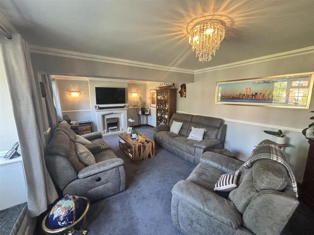 Living Room 6 .jpeg