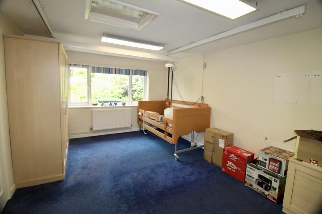 2BECC1B1-0FEB-4AE...