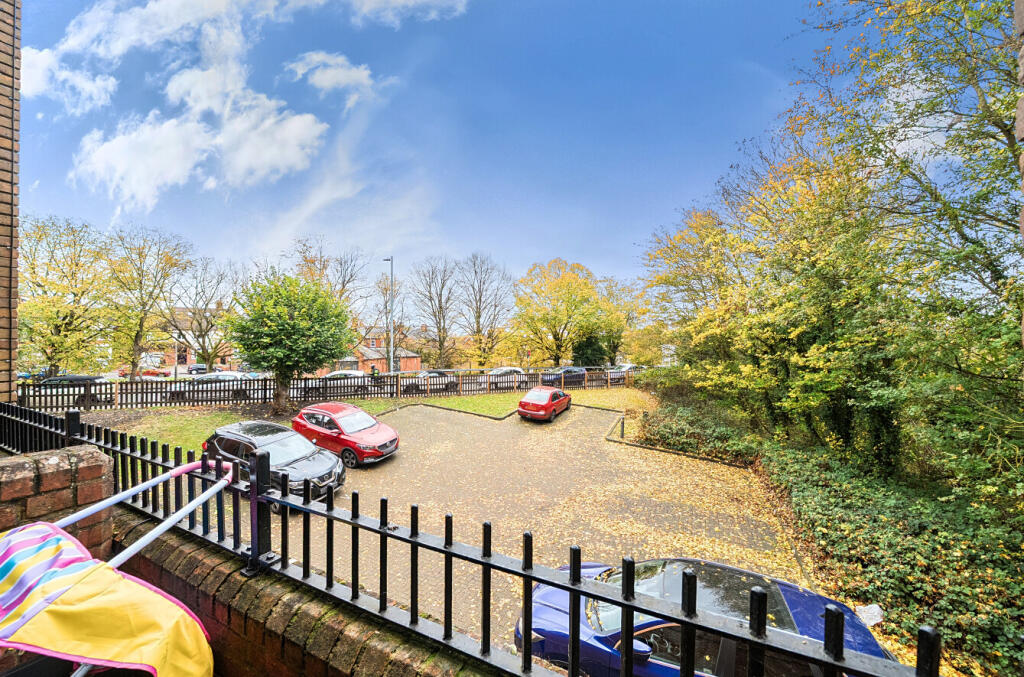 1373358-9-6908ea9...