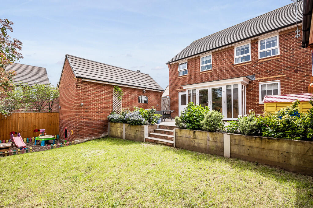 4 Celtic Close - ...