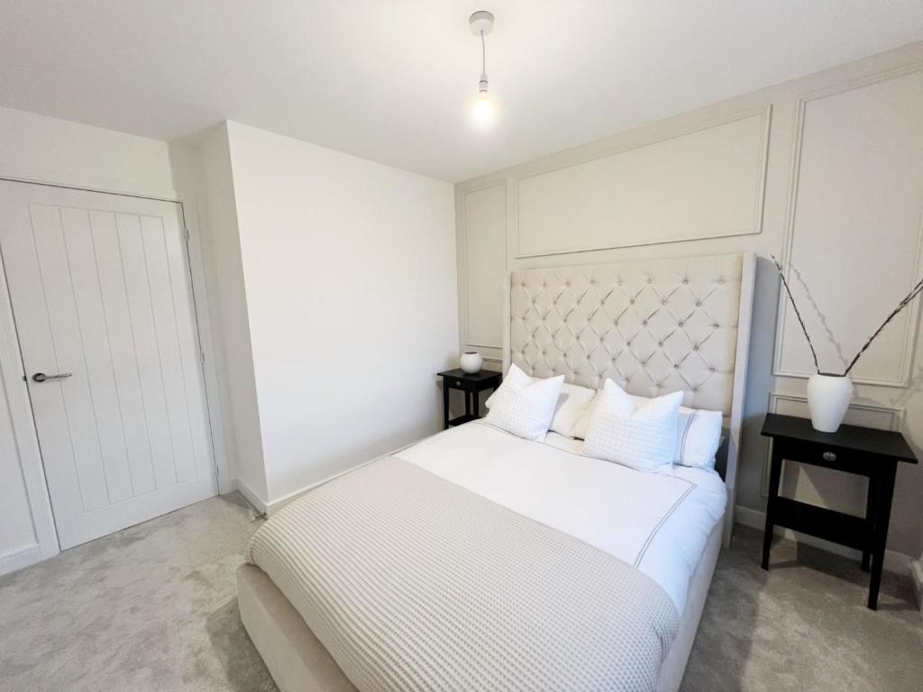 Bedroom 1 pic 2.jpg