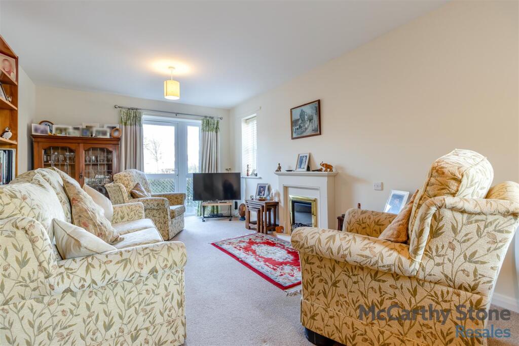 8640246-interior02.jpg