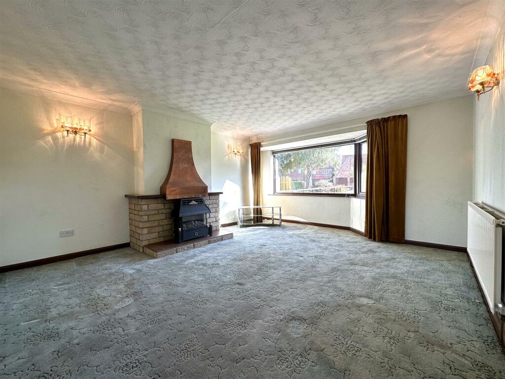 Bay-Fronted Living Room 347