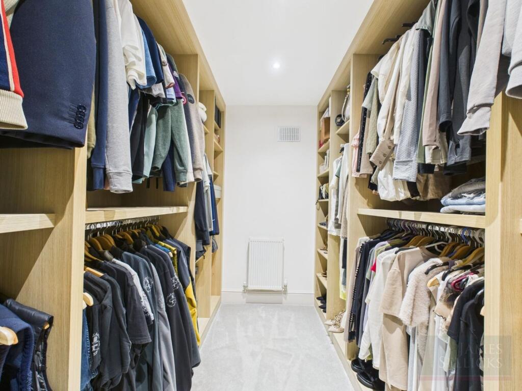 Walk-in Wardrobe