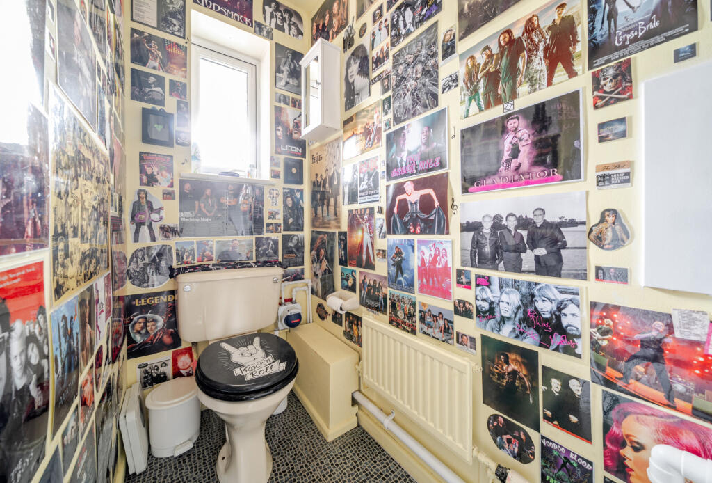 1331644-9-688b7c7...