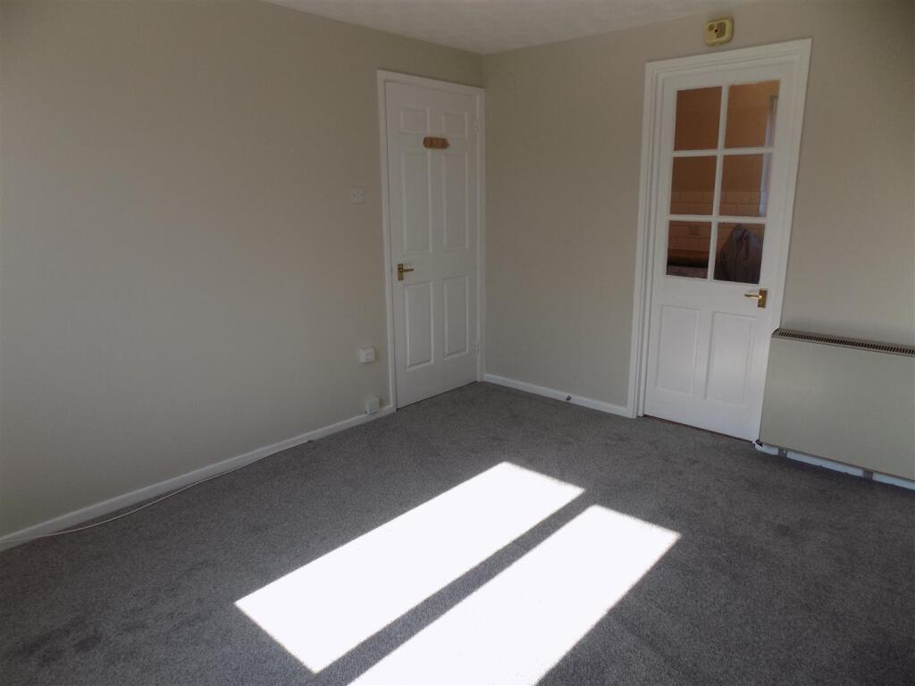 Living room reverse closed.JPG
