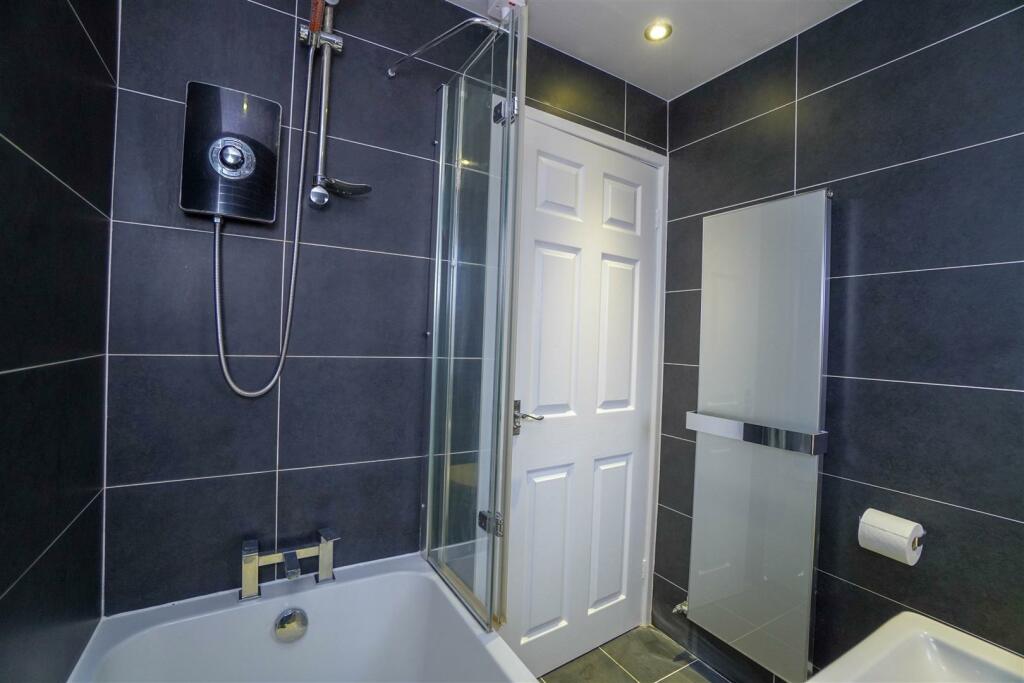 SHOWER (1 of 1).jpg