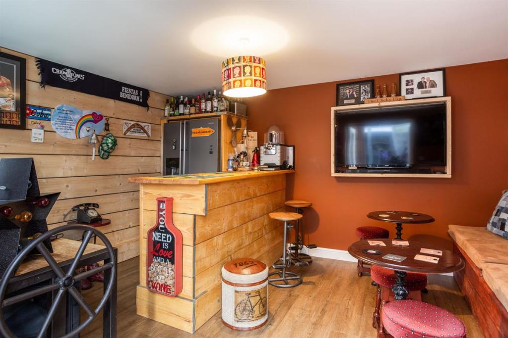 Outside bar / garden