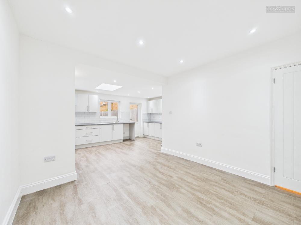 Kitchen/Dining Area